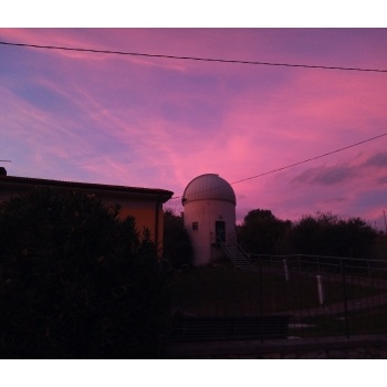 Osservatorio al tramonto in inverno